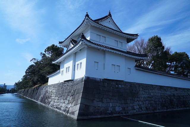 京都にある城の外堀の画像