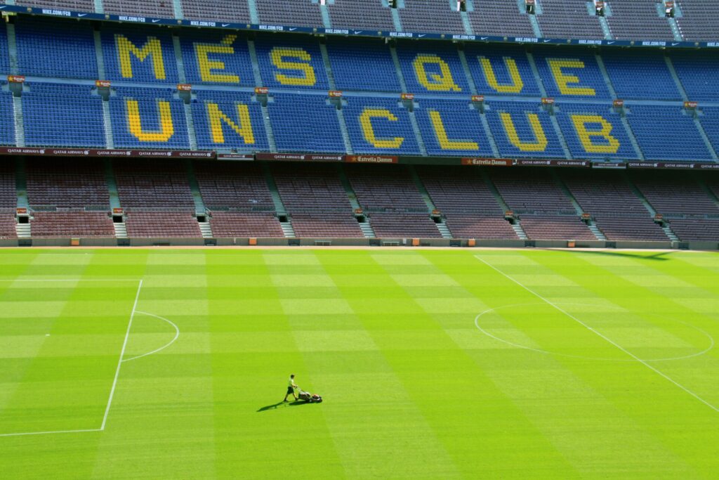 観客がいないスペインのサッカースタジアムの画像