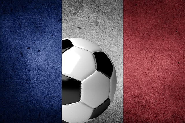 フランス国旗にサッカーボールがデザインされた画像